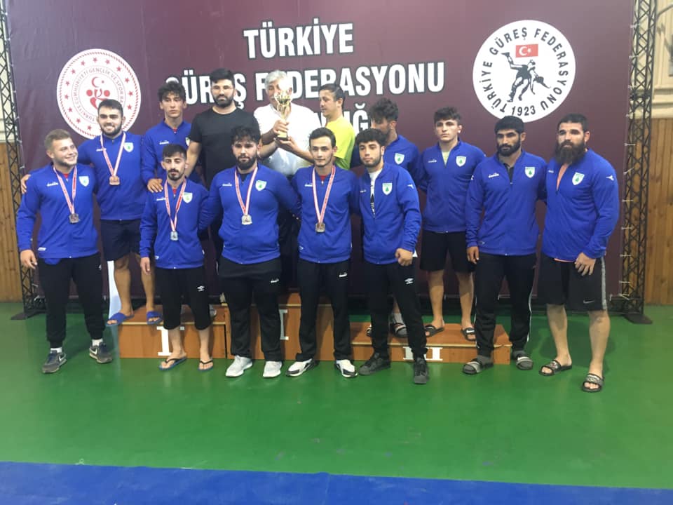 ALAÇAMLI GÜREŞCİLERDEN 1 ALTIN, 4 GÜMÜŞ, 1 BRONZ MADALYA