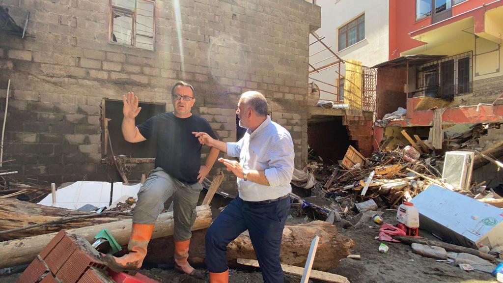 BAŞKAN SANDIKÇI AFET BÖLGESİNİ ZİYARET ETTİ