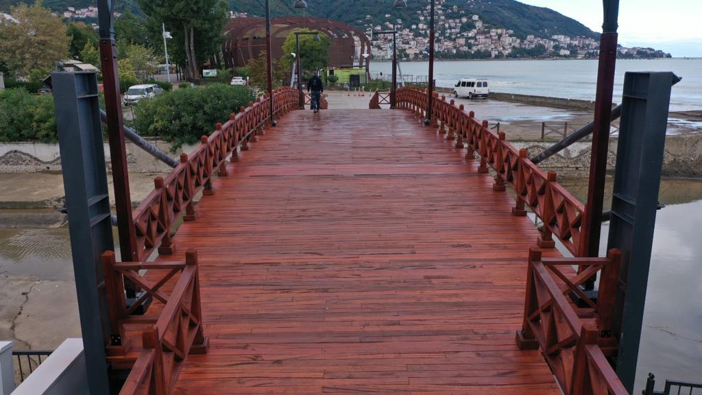 YAYALAR İÇİN GÜVENLİ VE KONFORLU KÖPRÜ