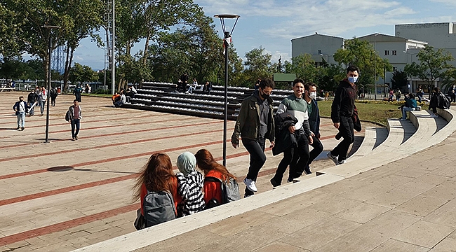 OMÜ’de Yaklaşık İki Yılın Ardından Yüz Yüze Eğitim Başladı
