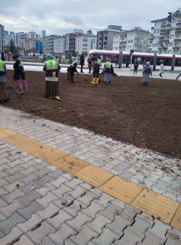 Atakum’da toprağa ve çiçeğe kadın eli değdi