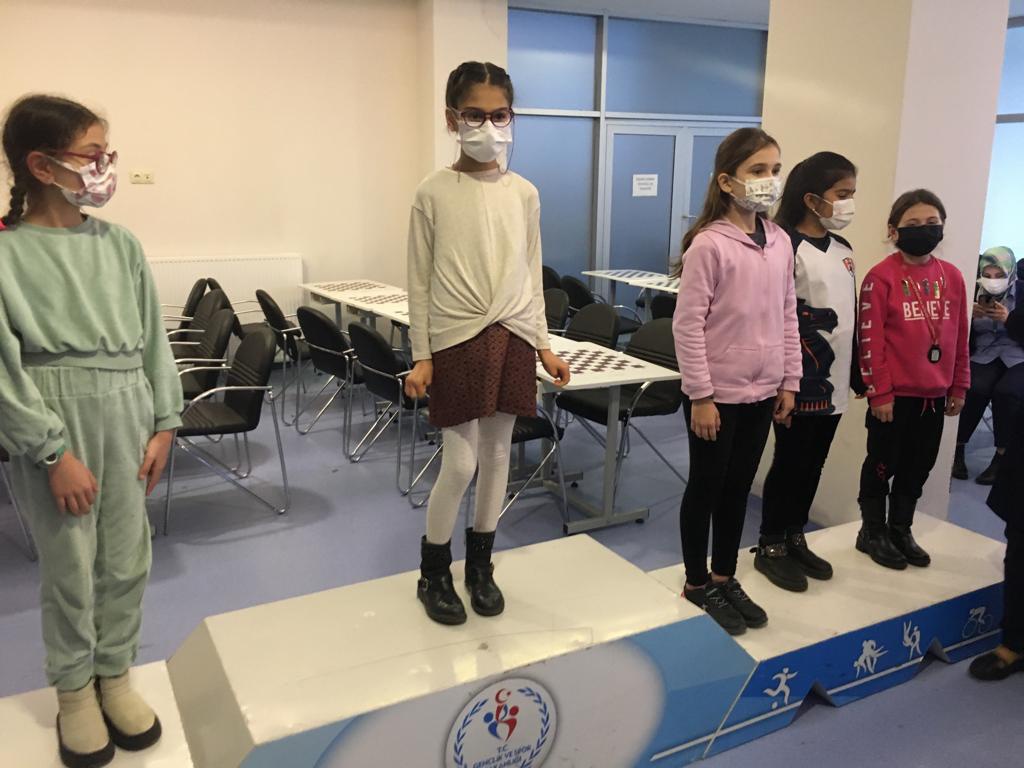 Seyfi Demirsoy İlkokulu Satranç İl 1. si