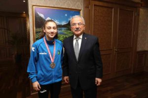 BÜYÜKŞEHİRİN ALTIN KIZINDAN BİR MADALYA DAHA