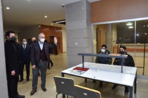 Rektör Ünal Merkez Kütüphane’de Öğrencilerin Sıcak Çorba Molasına Katıldı