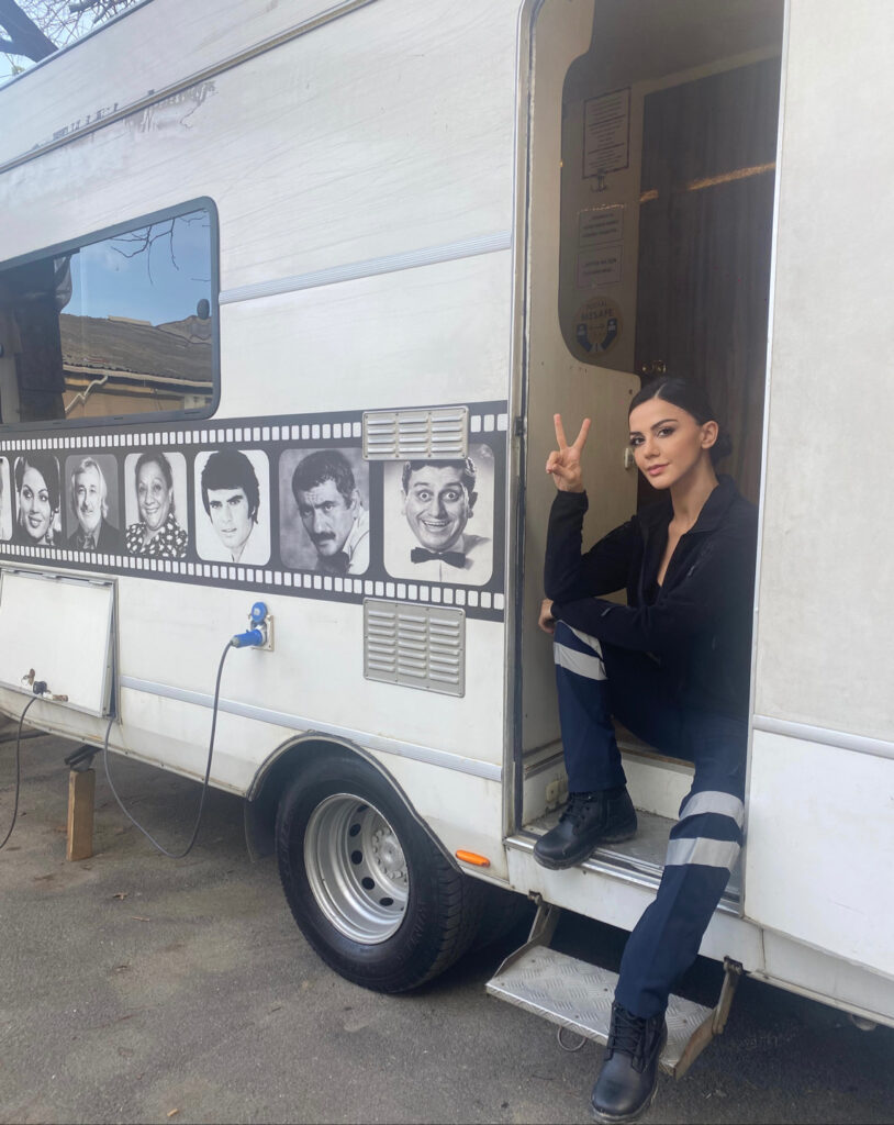 *ARKA SOKAKLARIN GÜZEL AJANI*