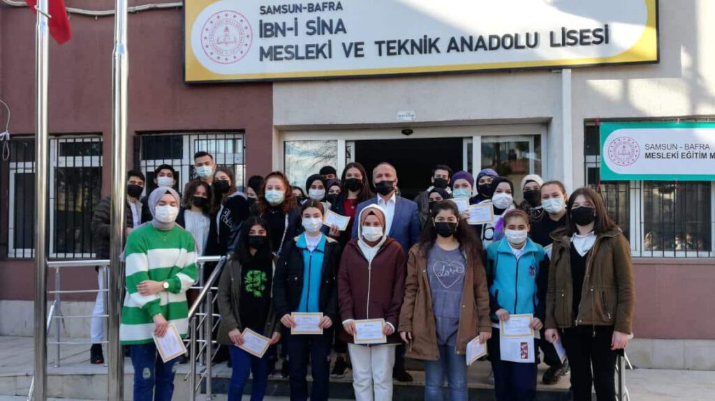 BAFRA İBN-İ SİNA’DA KARNE TÖRENİ