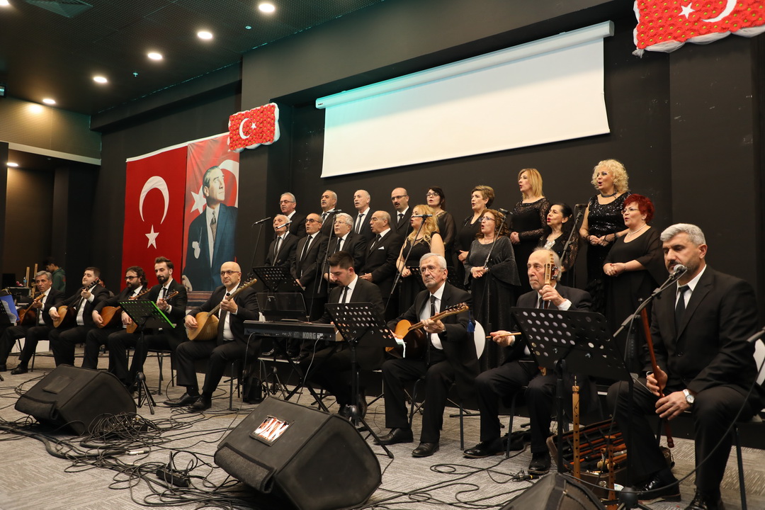 3 SAATLİK MUHTEŞEM KONSER AYAKTA ALKIŞLANDI