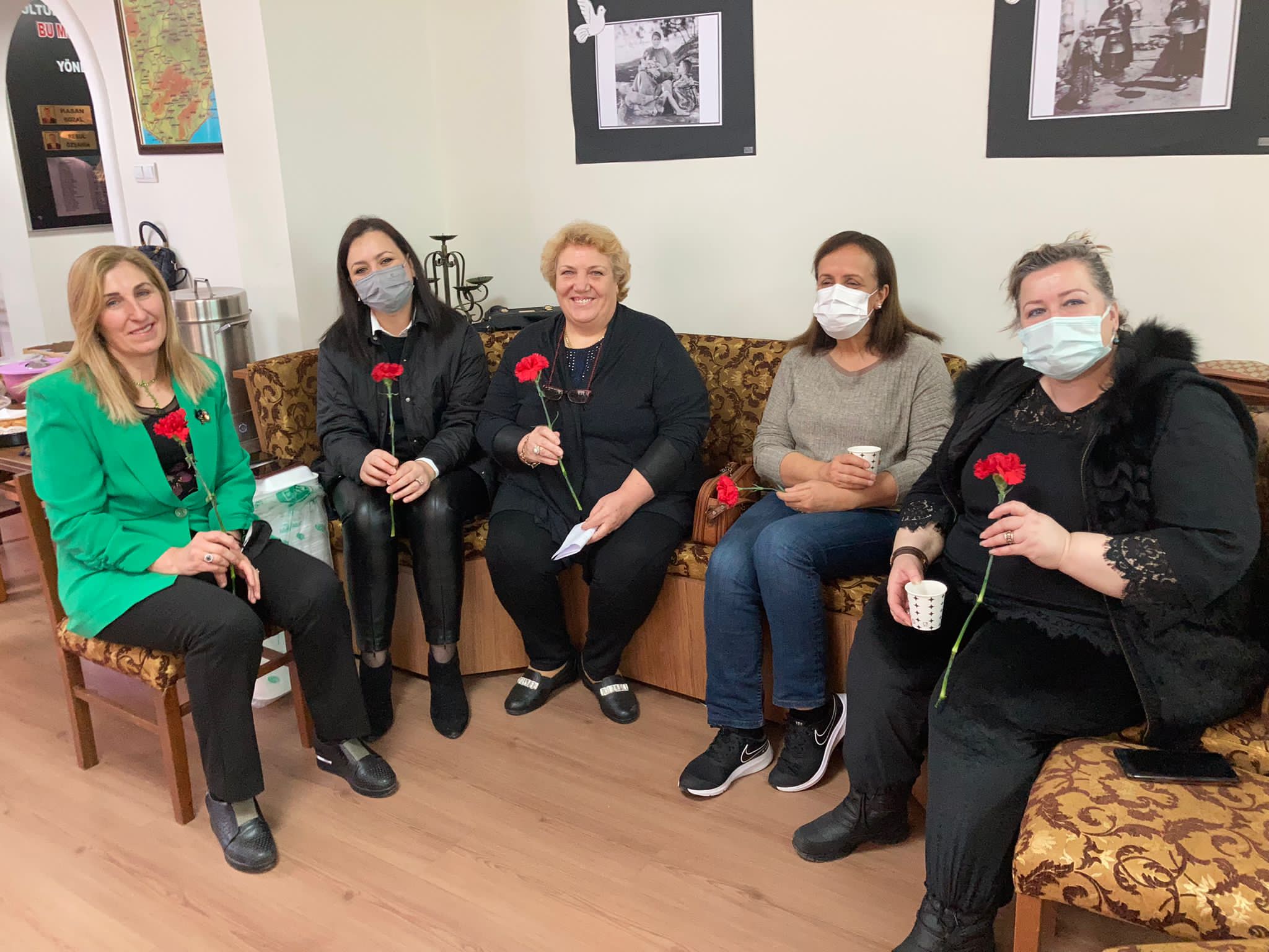 BALKAN TÜRKLERİ KADIN KOLLARINDAN ANLAMLI 8 MART PROGRAMI