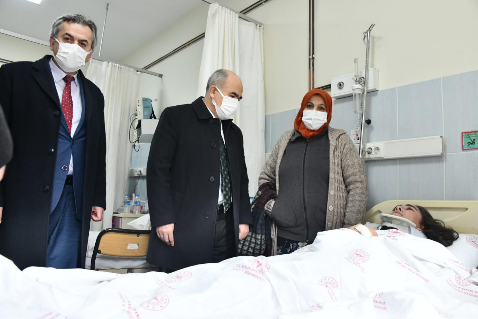 Vali’den Tedavi Gören Öğrencilere Ziyaret…