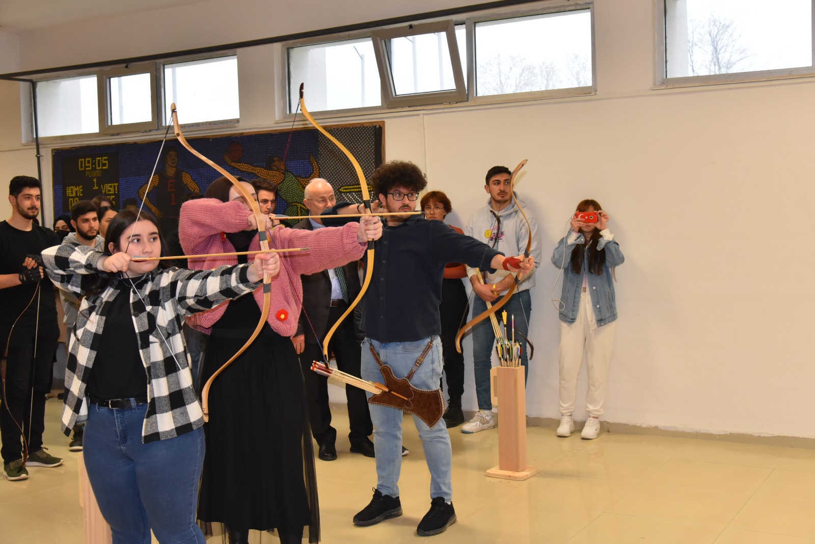 Rektör Ünal, Geleneksel Okçuluk Kulübü’nün antrenmanını ziyaret etti