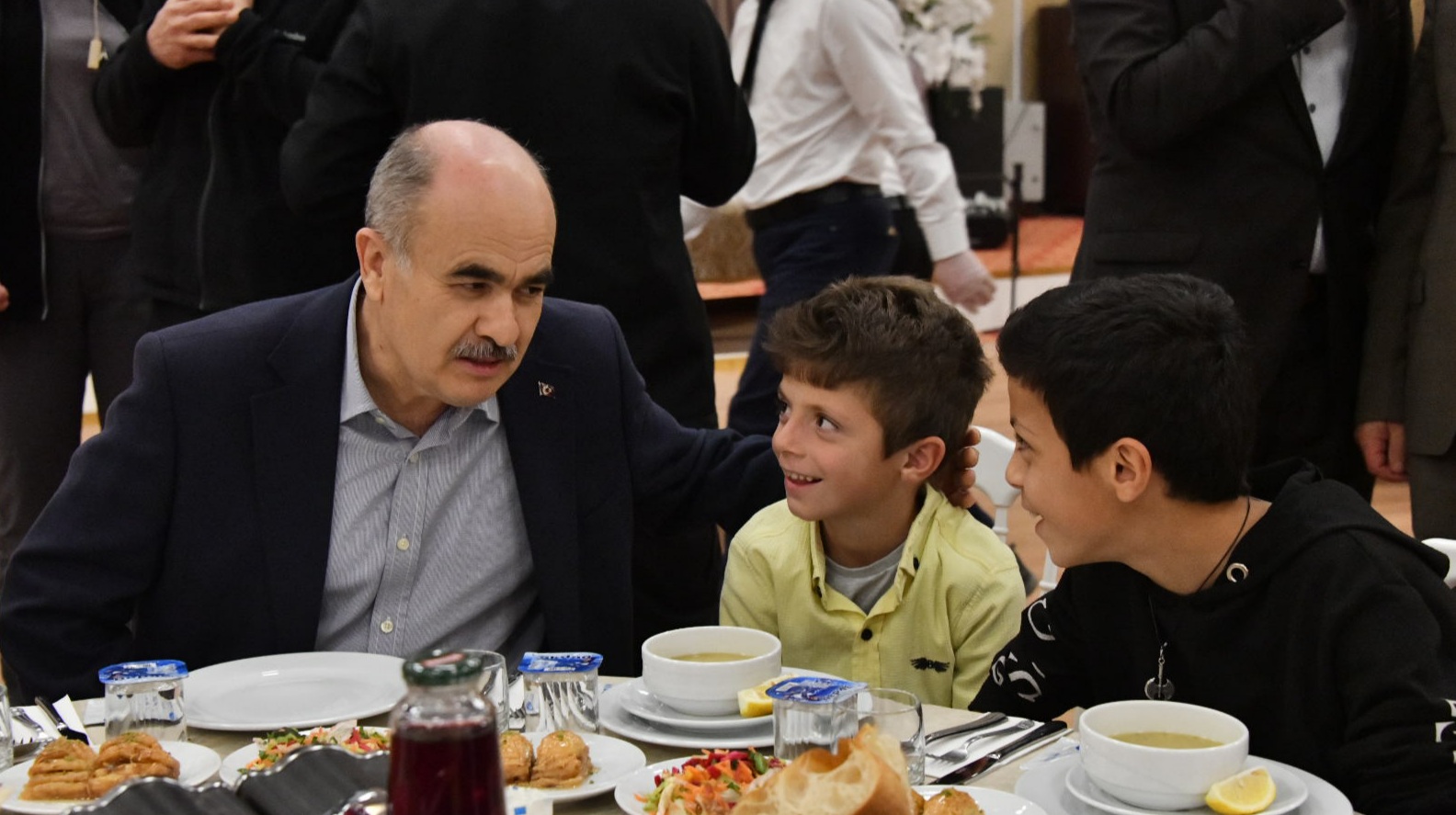  Vali Doç. Dr. “Bugün iftar soframız sizlerle şenlendi.