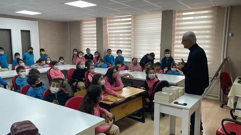 YAZAR YİĞİT AÇIKLADI: NEDEN  ÇOK  OKUMALIYIZ ?