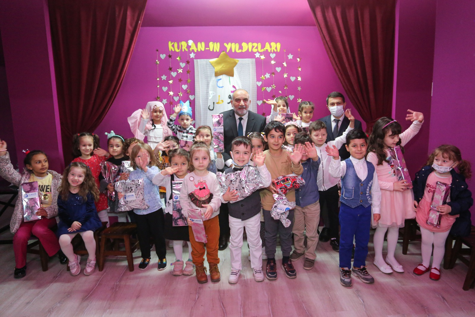 KUR’AN OKUYAN MİNİKLER MEST ETTİ