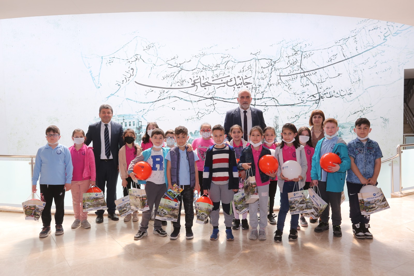 ÖĞRENCİLERİN SORULARI BAŞKANI TERLETTİ!