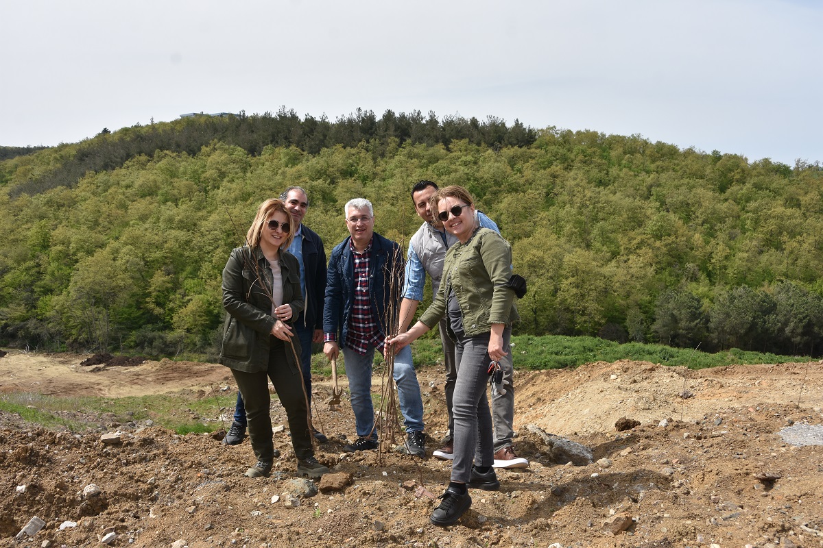 Veteriner Fakültesi Öğrencileri Fidan Dikim Etkinliği Gerçekleştirdi
