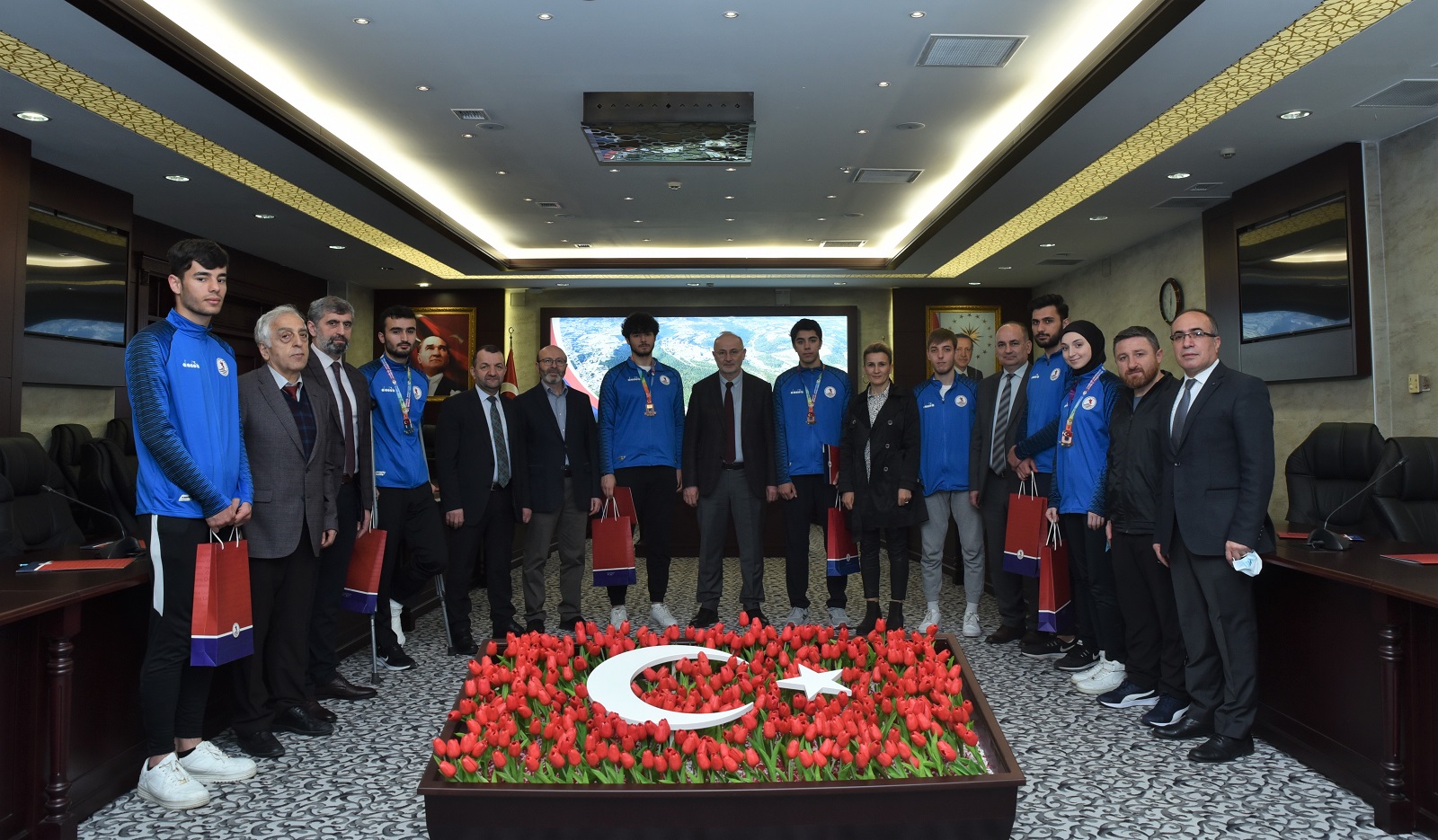 Başarı Gösteren Sporcuları Kabul Etti