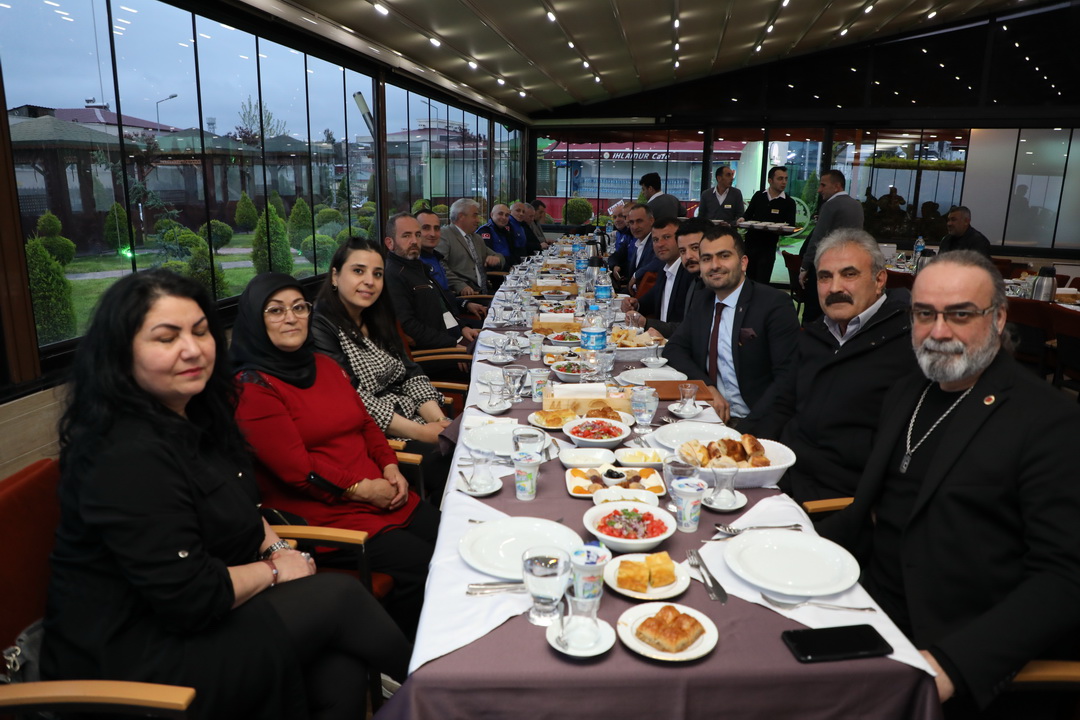 DEMİRTAŞ İLKADIM’LI MUHTARLARI İFTAR SOFRASINDA AĞIRLADI