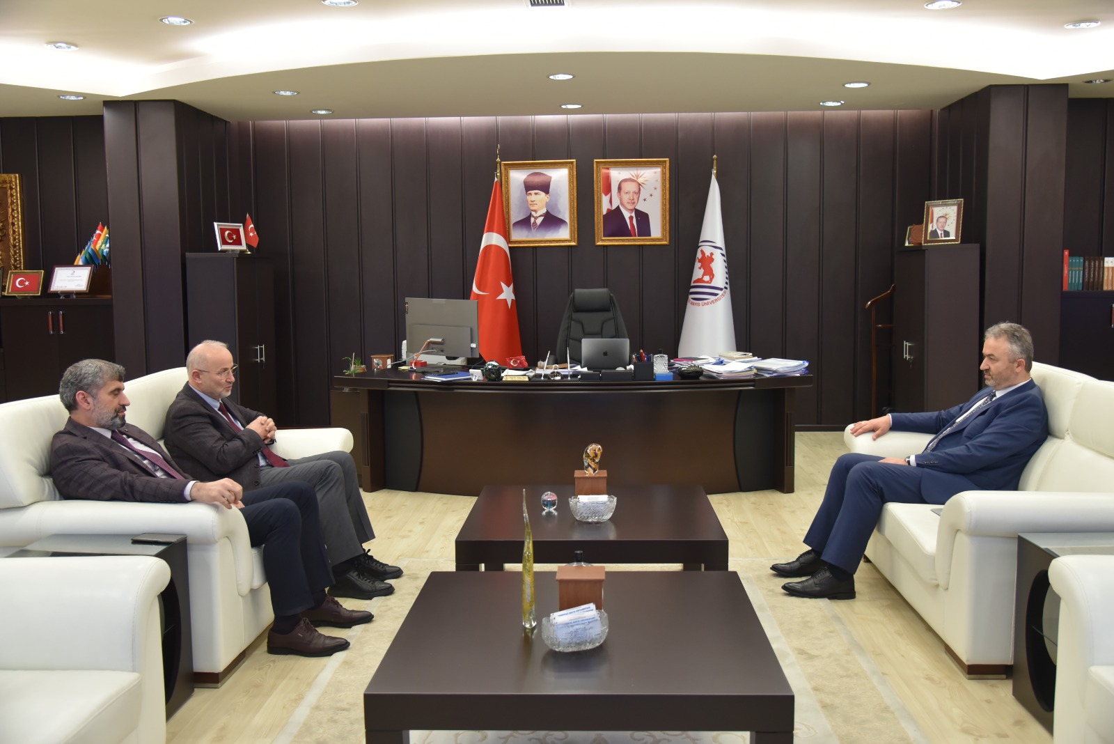 Topaloğlu Rektör Ünal’ı Ziyaret Etti