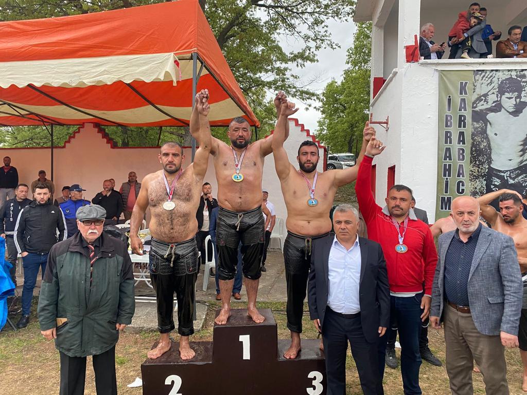 İLKADIM’LI GÜREŞCİLER FARKLI MÜSABAKLARDA 11 MADALYA İLE KÜRSİYE ÇIKTI