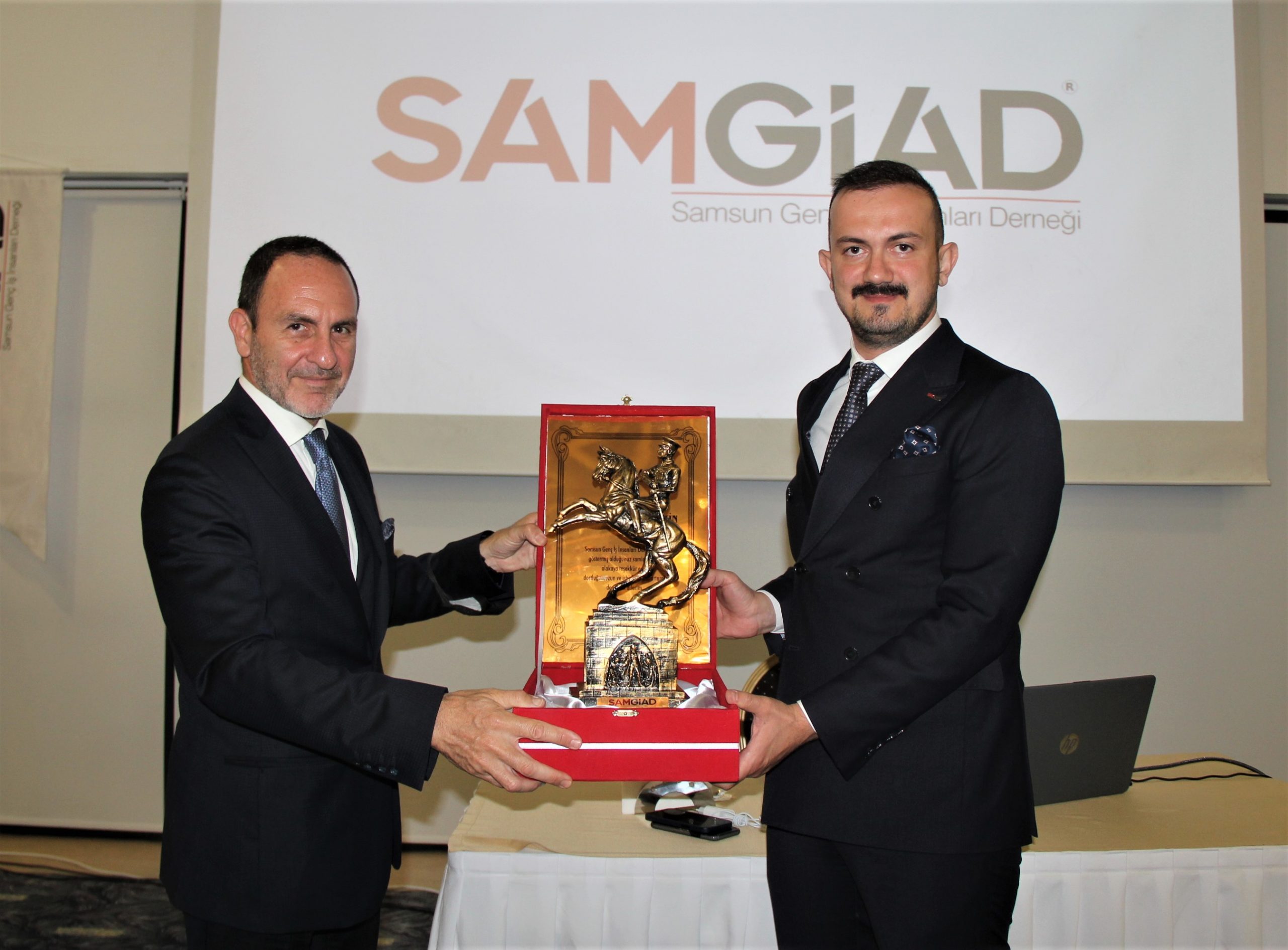 EKONOMİST YAZAR EMRE ALKİN SAMGİAD’IN KONUĞU OLDU