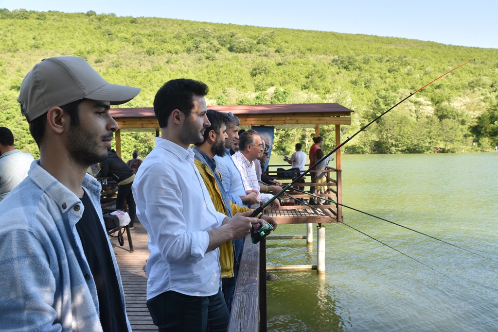 İsrail Sazanı Avlama Programı OMÜ Gölet’te yoğun katılımla gerçekleşti