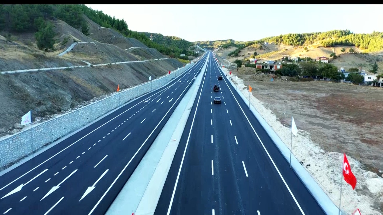 16 BİN 451 METRE UZUNLUĞUNDA 11 ADET ÇİFT TÜP TÜNEL YER ALIYOR