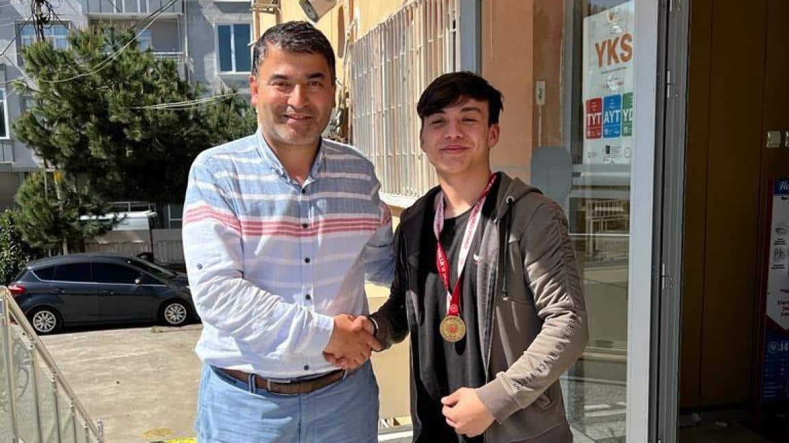 Umut Çağlar’ dan Güreşte Bir Şampiyonluk Daha !