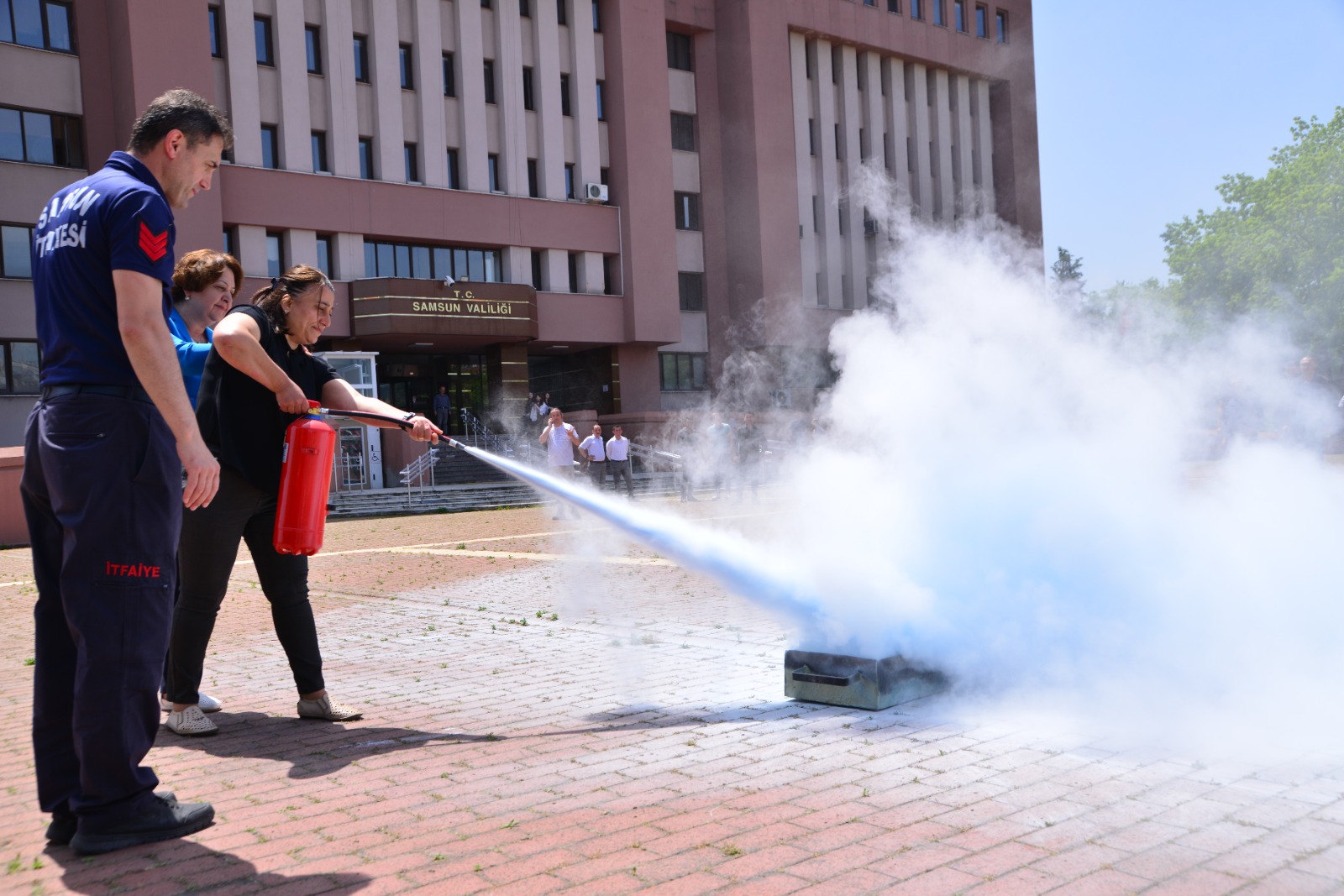 VALİLİK ÇALIŞANLARINA YANGIN EĞİTİMİ