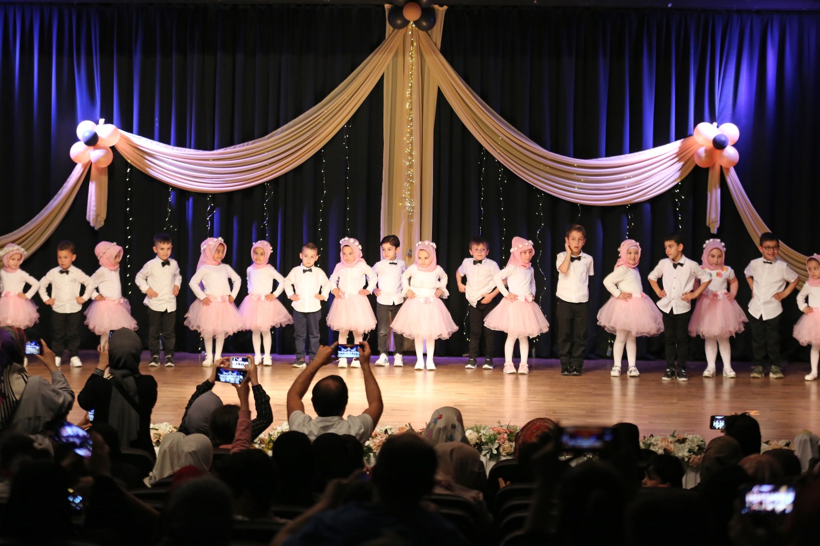 MİNİKLER HAYRAN BIRAKTI