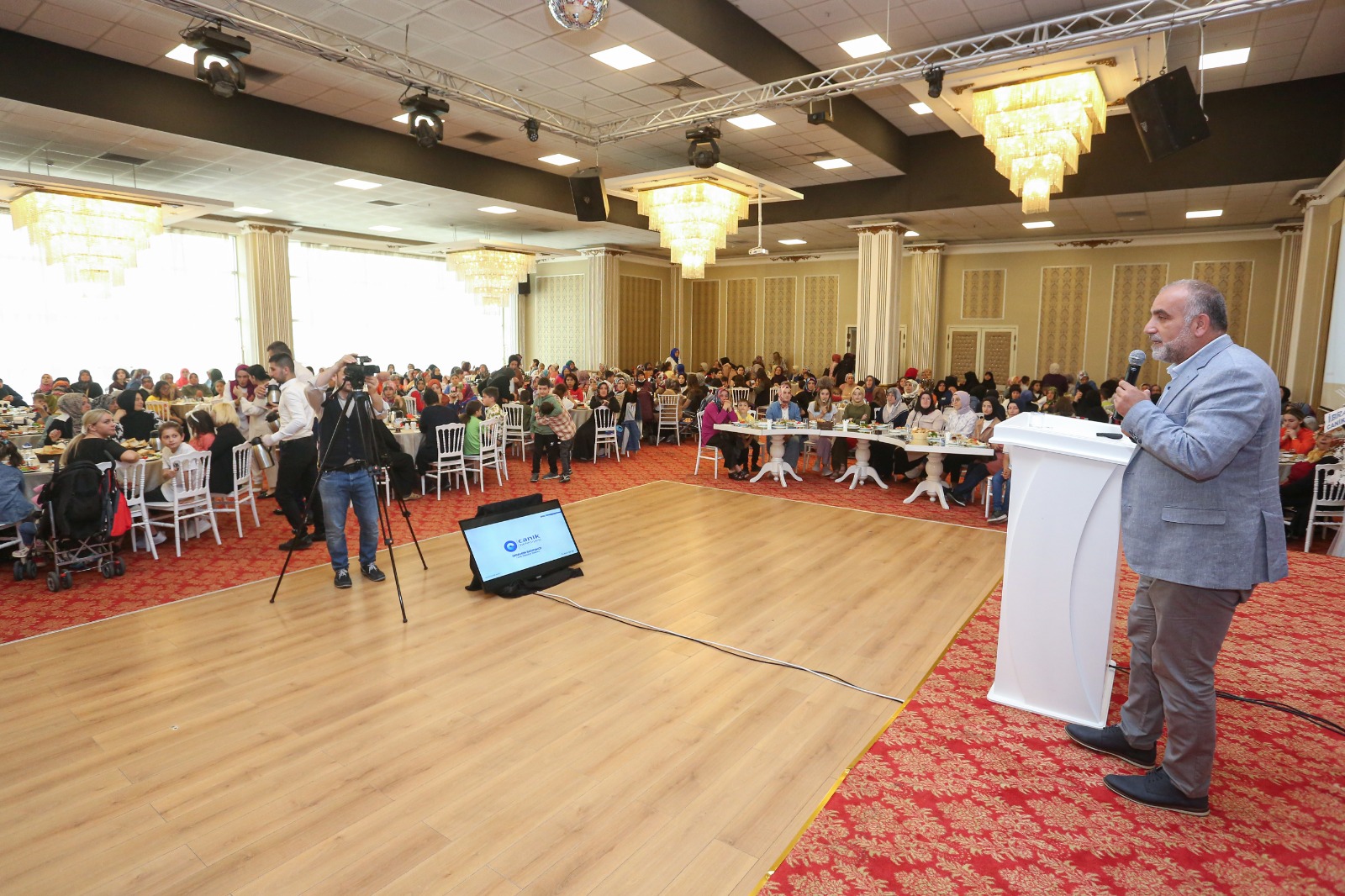 Başkan Sandıkçı Kahvaltıda Kadınları Ağırladı