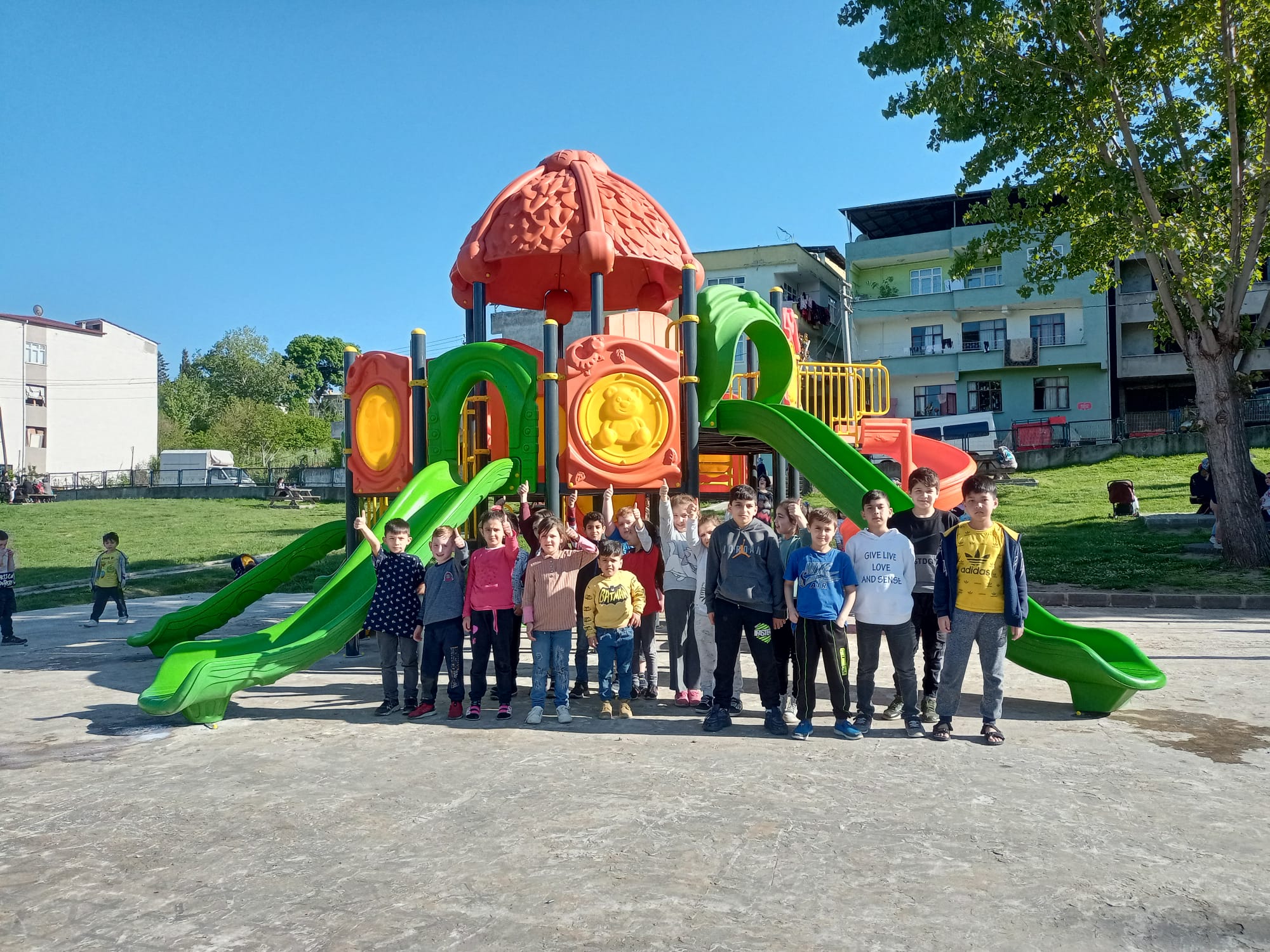 Çocuk parkları yenileniyor