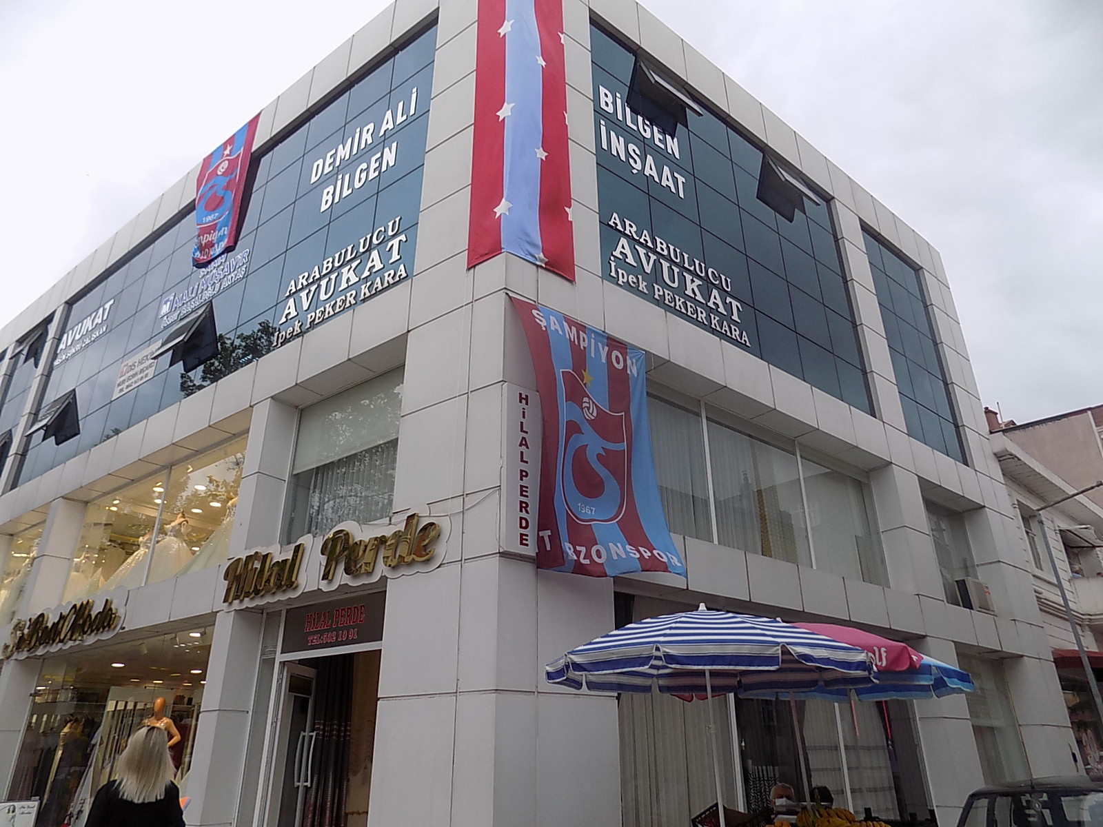 BAFRA’DAKİ TRABZONLULARDAN TRABZONSPOR BAYRAKLARI