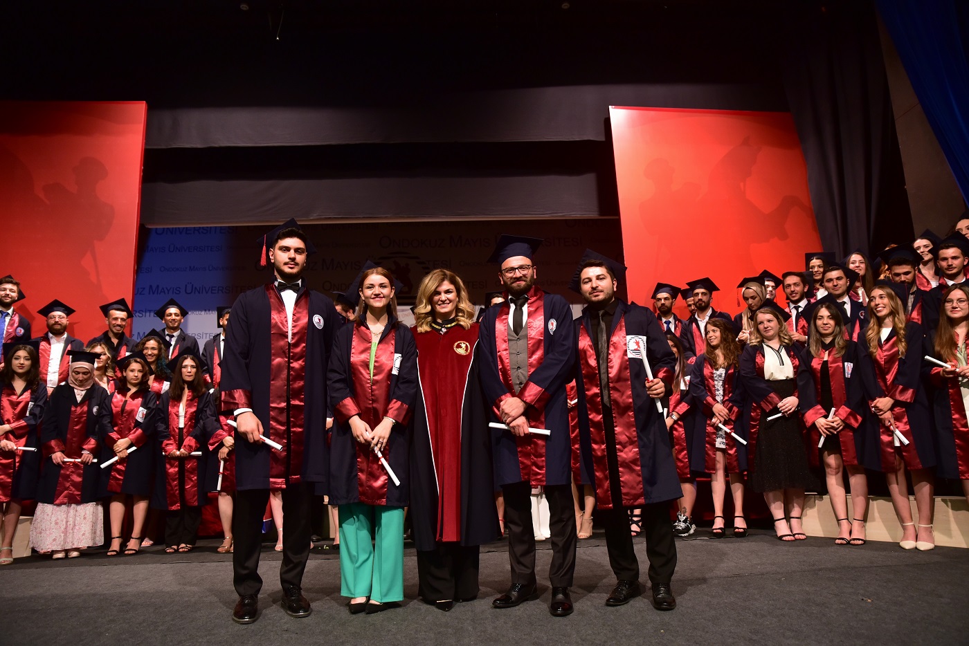 Veteriner Fakültesinde Mezuniyet Coşkusu