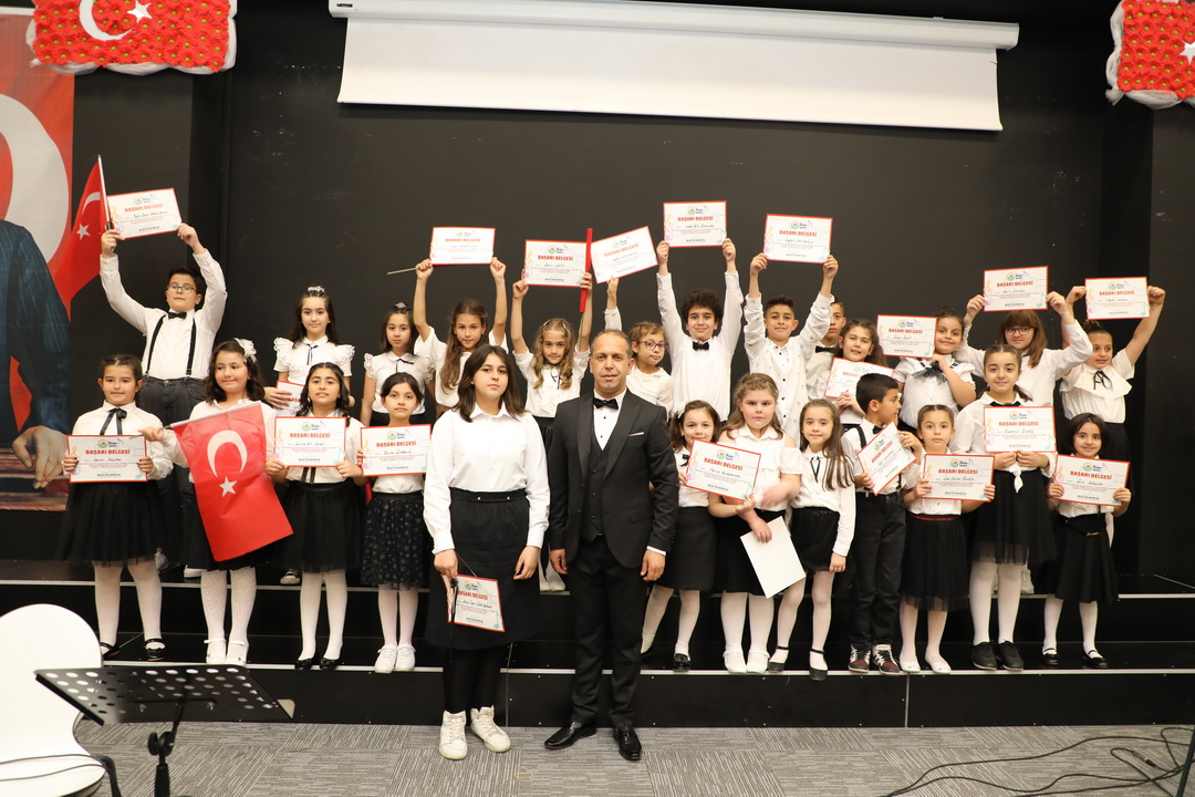 30 KİŞİLİK KORO 24 ESERİ İCRA ETTİ