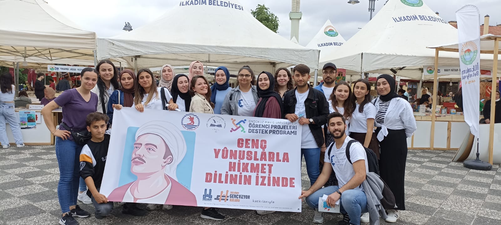 Genç Yûnuslar Tramvayda