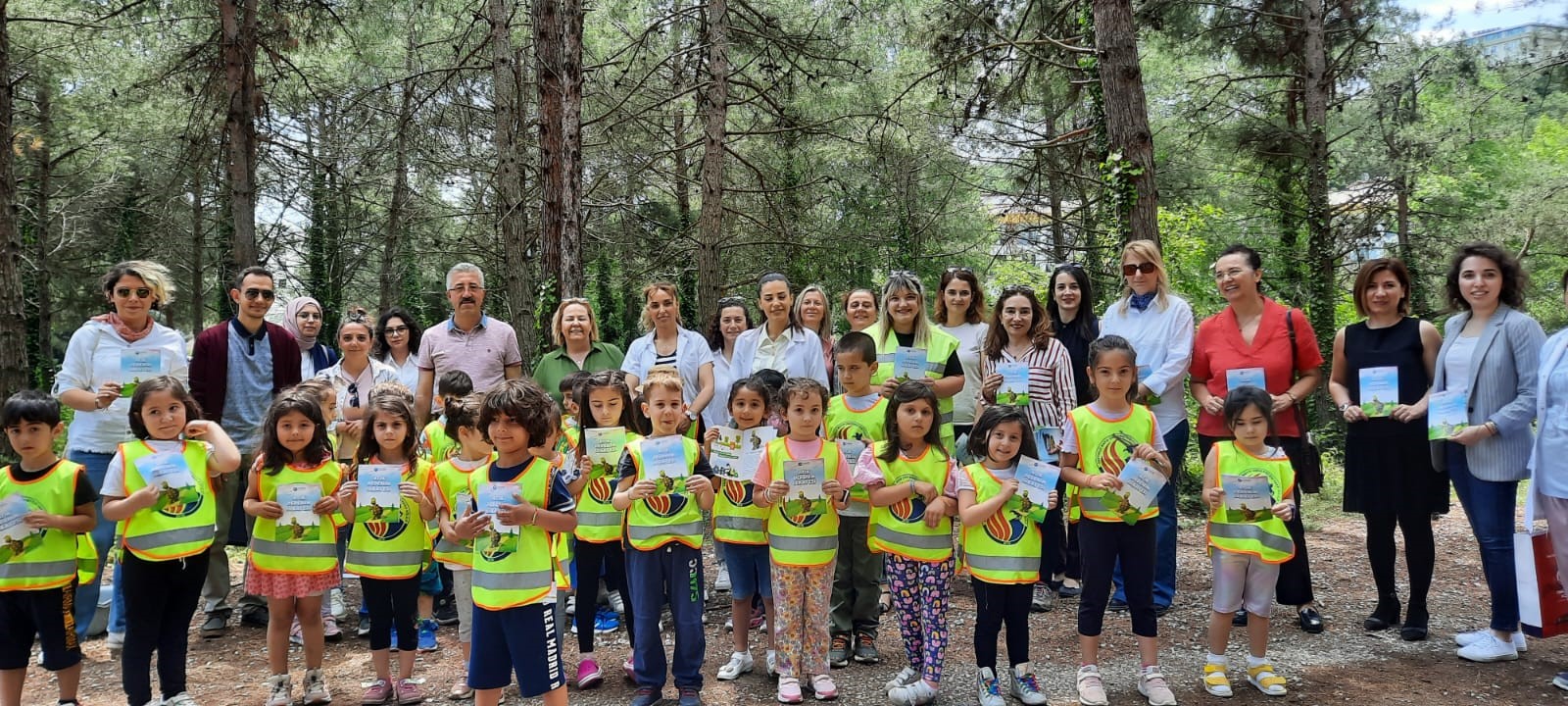 Minik Öğrenciler Doğaya Can Vermek için Tohum Bıraktı