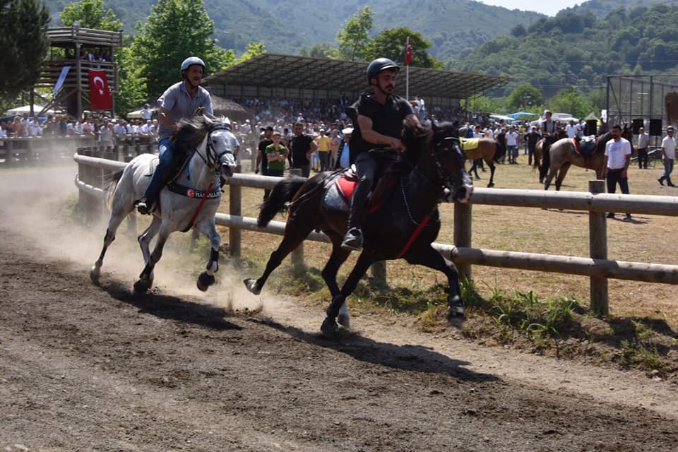 RAHVAN AT YARIŞLARI NEFES KESECEK!
