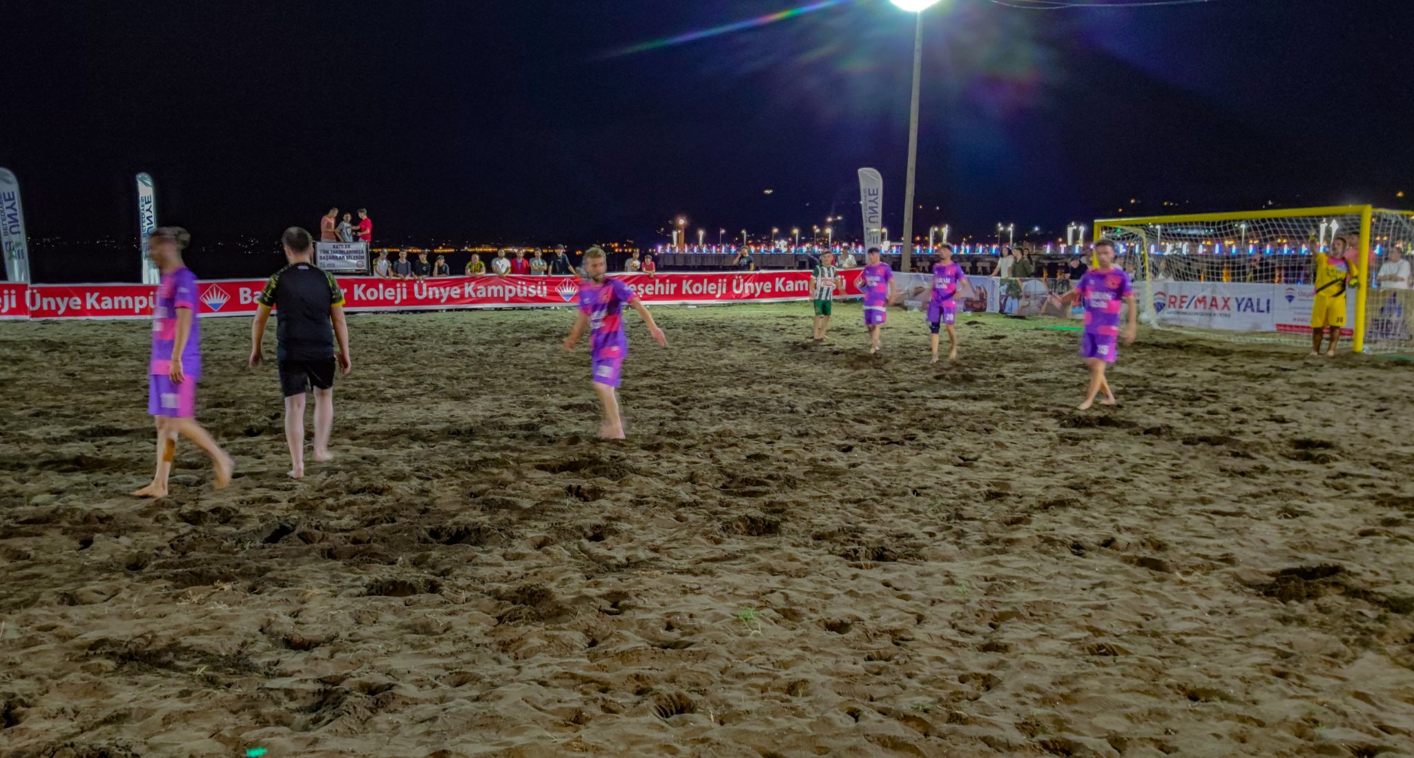 TÜRKİYE’NİN TEK ‘MANYETİK KUM GECE FUTBOL TURNUVASI’ ÜNYE’DE BAŞLADI