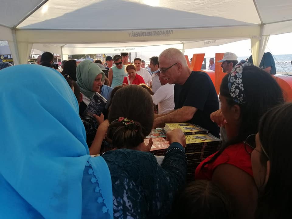 BAFRALI YAZAR HASAN YİĞİT YAKAKENT İMZA GÜNÜ’NDE