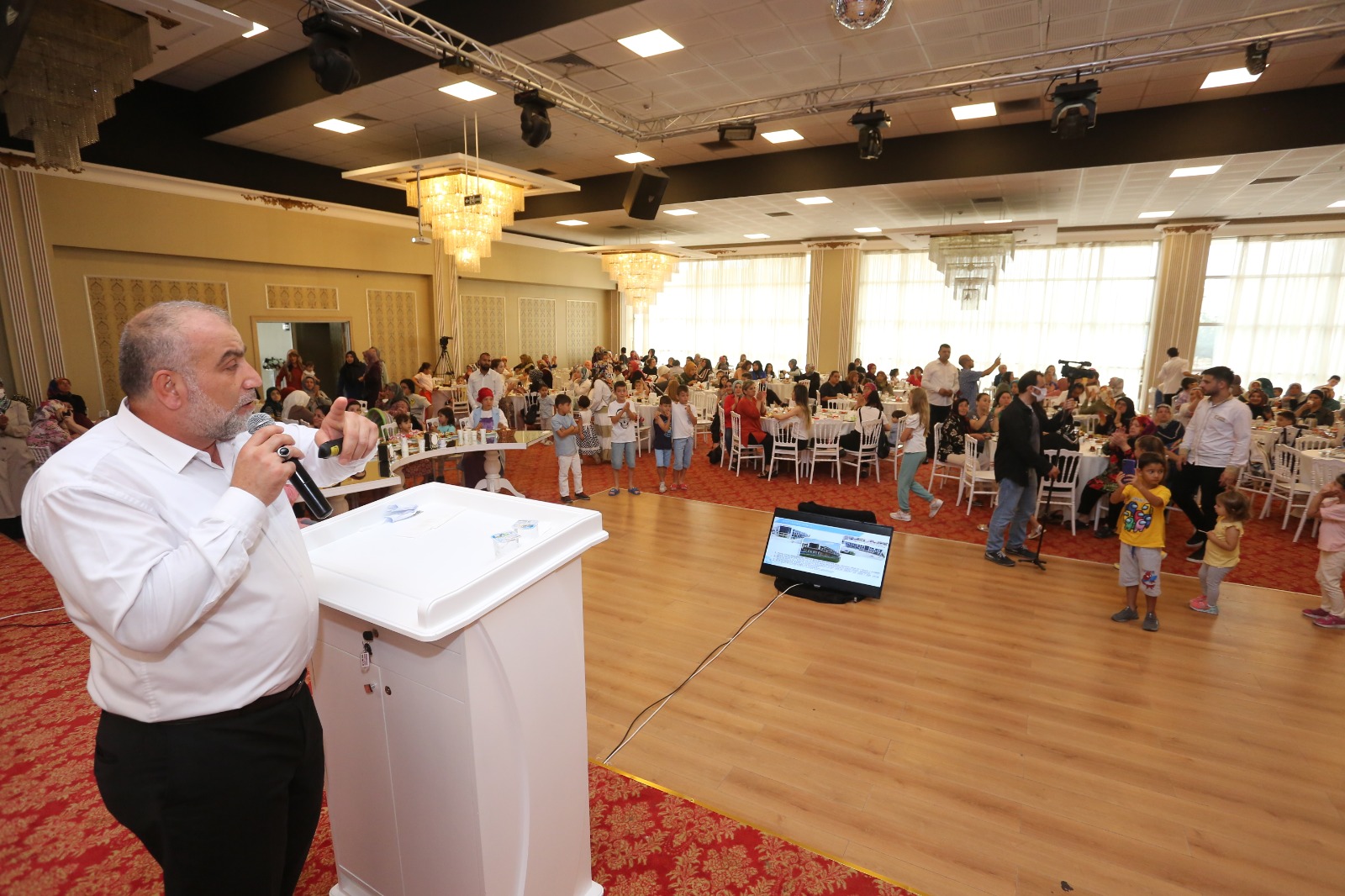 Başkan Sandıkçı, “Vatandaşlarımızın her ihtiyaçlarında yanındayız”