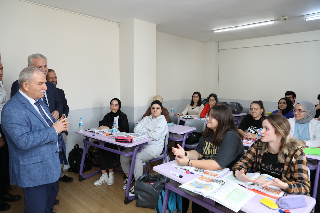 DEMİRTAŞ’TAN İLKEMLİ ÖĞRENCİLERE EĞİTİM SETİ DESTEĞİ