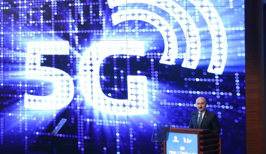 CEP TELEFONU İLE AYDA ORTALAMA 560 DAKİKA KONUŞTUK