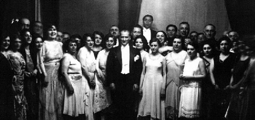 Atamızın Başlattığı Balo Geleneği İlk Günkü Coşkusuyla Yeniden Yaşatılıyor Sanat Cumhuriyetle Güzel