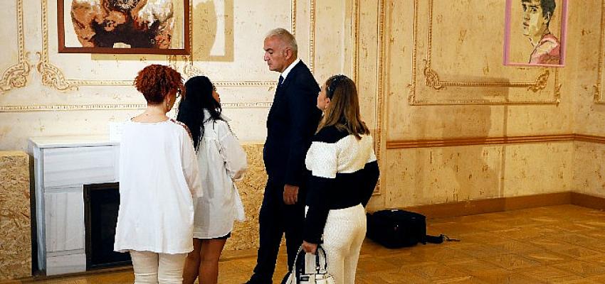 Bakan Ersoy çocukların festival heyecanına ortak oldu