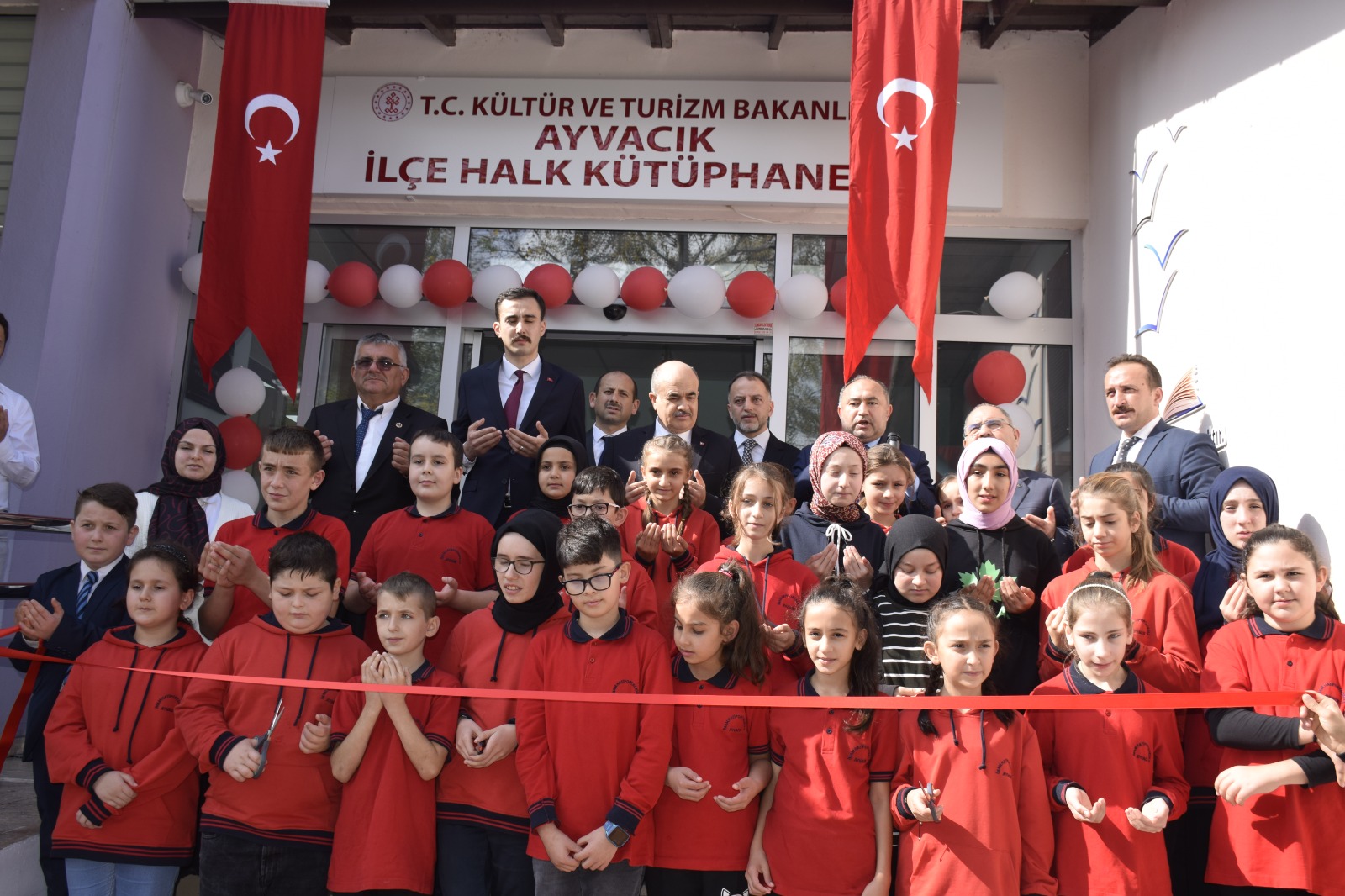 Ayvacık’ta kütüphane açılışı