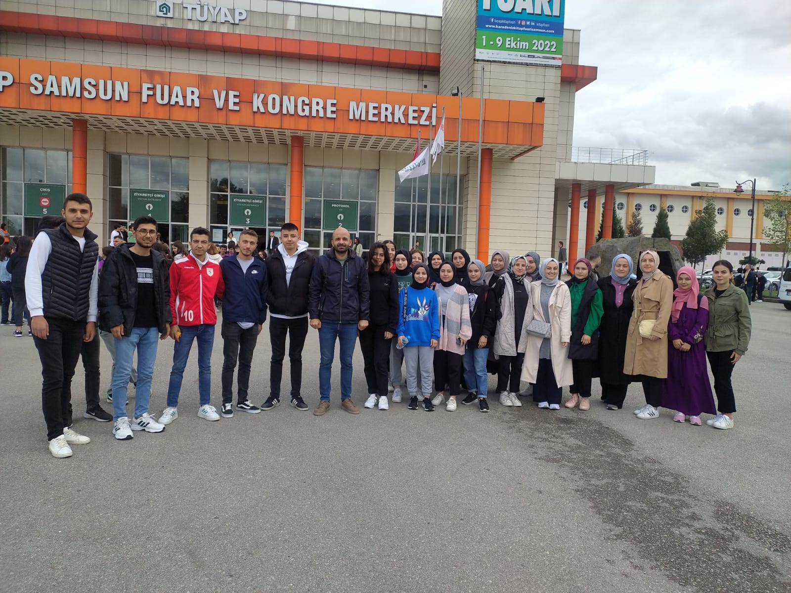 DEMİRTAŞ İLKEMLİ ÖĞRENCİLERİ TÜYAP KİTAP FUARIYLA BULUŞTURDU