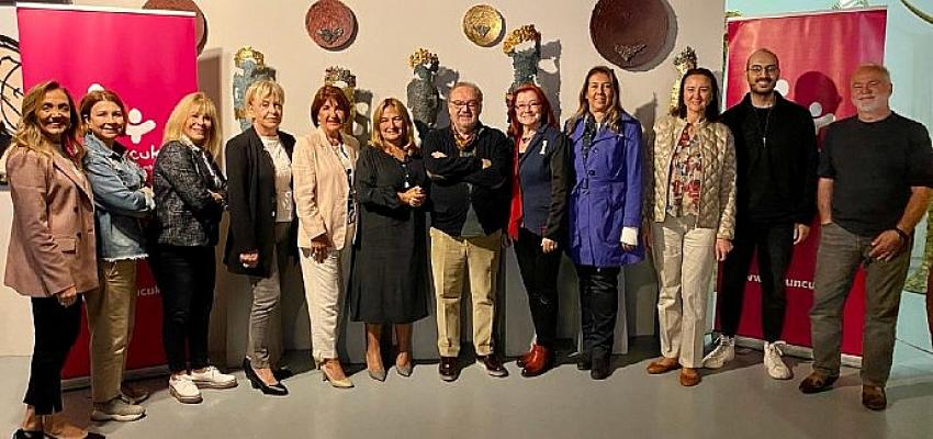 Koruncuk Vakfı Yararına HayalimOkul Sergisi