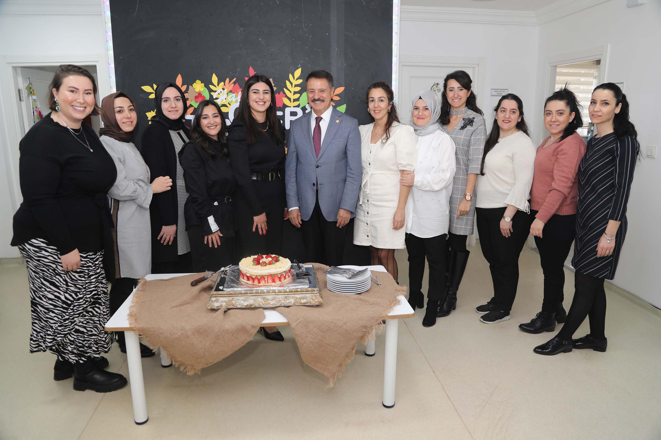 Başkan Deveci’den  AtaÇocuklu öğretmenlere kutlama 