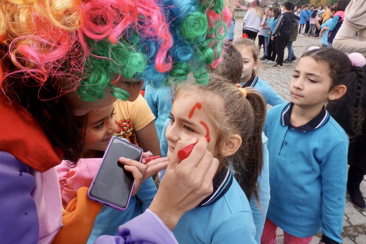 ÇARŞAMBA BELEDİYESİ’NDEN MİNİKLERE AHŞAP BOYAMA