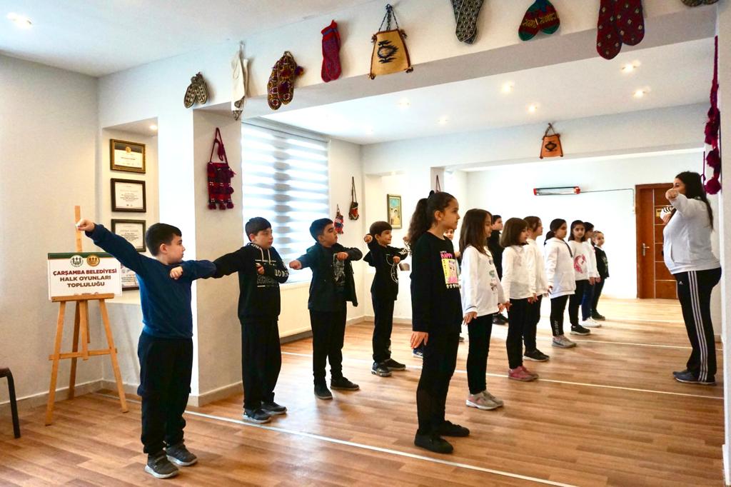 ÇARŞAMBA BELEDİYESİ KÜLTÜR SANAT KURSLARIYLA FARK YARATIYOR